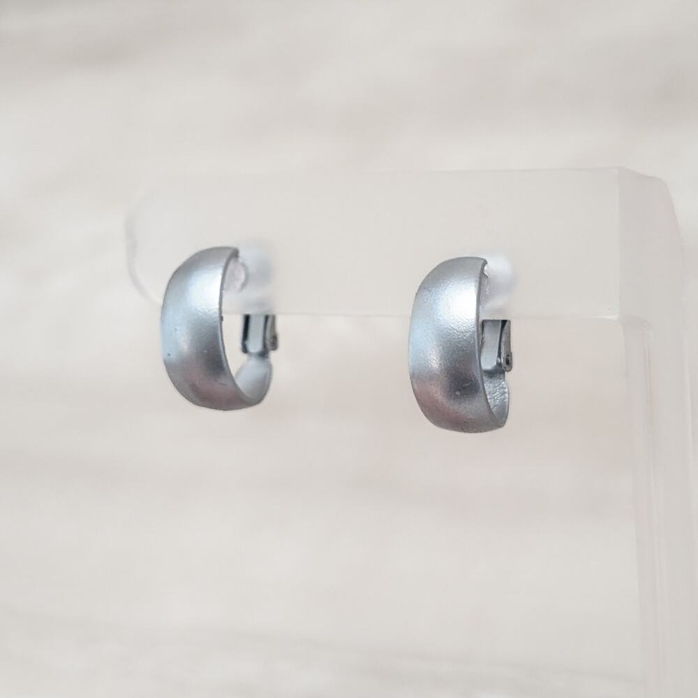 Vintage Clip On Earrings 0.75" Matte Silver Tone Simple Classic Hoops